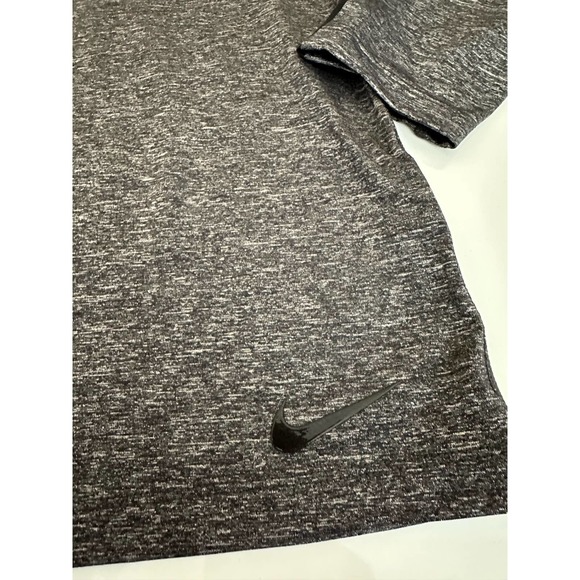 Women NWOT Nike XL stylish cool workout top athletic shirt, runs small fit mash - Picture 2 of 14